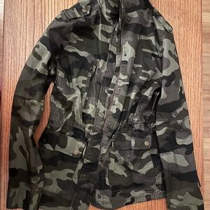 Ladies Camo lightweight jacket from Love Tree